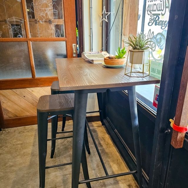 RAY Coffee Bar & Hostel