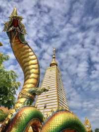 มาชมความงดงามของพระธาตุและพญานาคสีรุ้ง