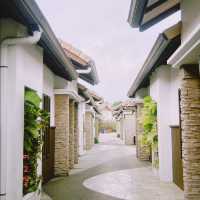 Elegant Kampong Charm: A View from Grand Lexis Hotel