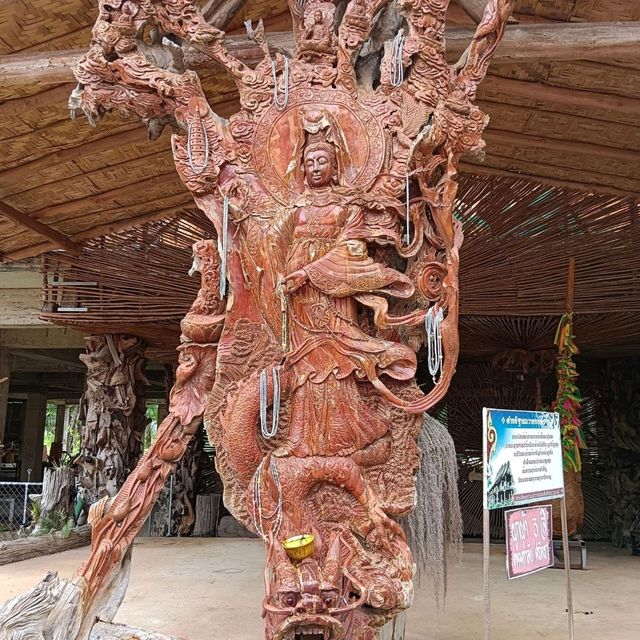 วัดเขาถ้ำประทุน ชมโบสถ์รากไม้ หนึ่งเดียวในไทย