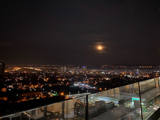 . 🥂The Sky32 Restaurant