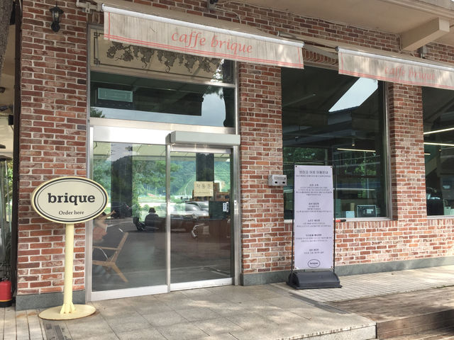 “뻥 뚫린 북한강뷰”를 보며 사계절 언제나 여유롭게 힐링할 수 있는 대형카페 ✩