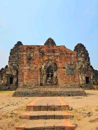 โบราณสถานพระปรางค์สามยอด ลพบุรี 🐵