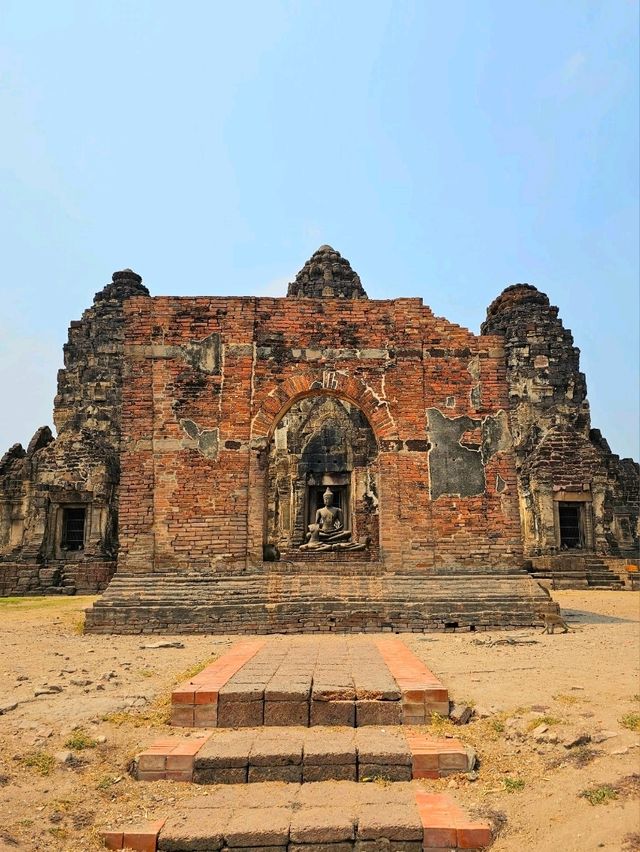 โบราณสถานพระปรางค์สามยอด ลพบุรี 🐵