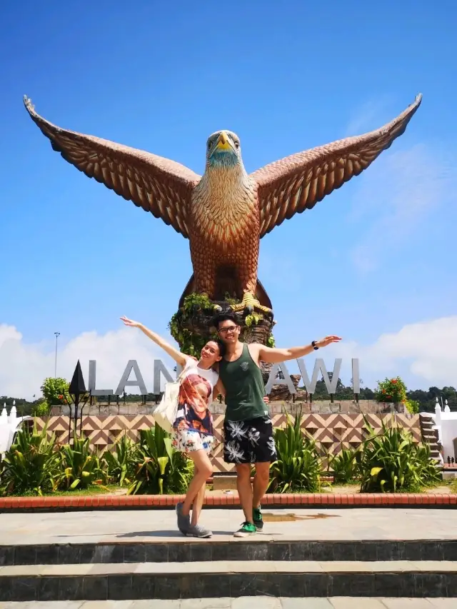 Dataran Lang, Photo Op with Huge Eagle Monument
