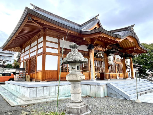 【長野県】立派な朱塗りの鳥居がお出迎え