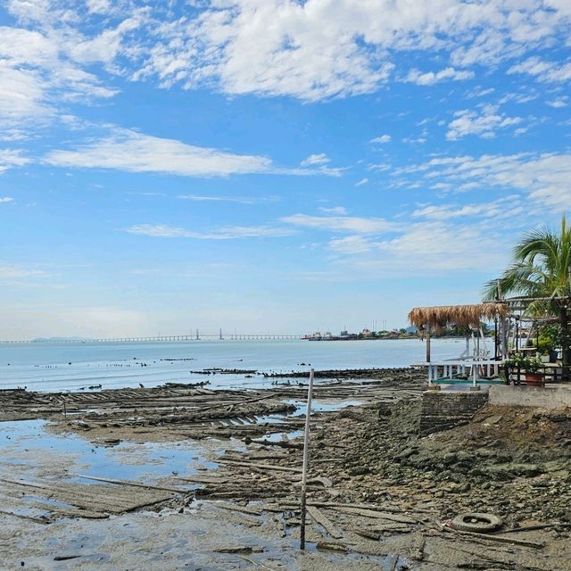 檳城姓陳橋海岸水上屋的絕美風景