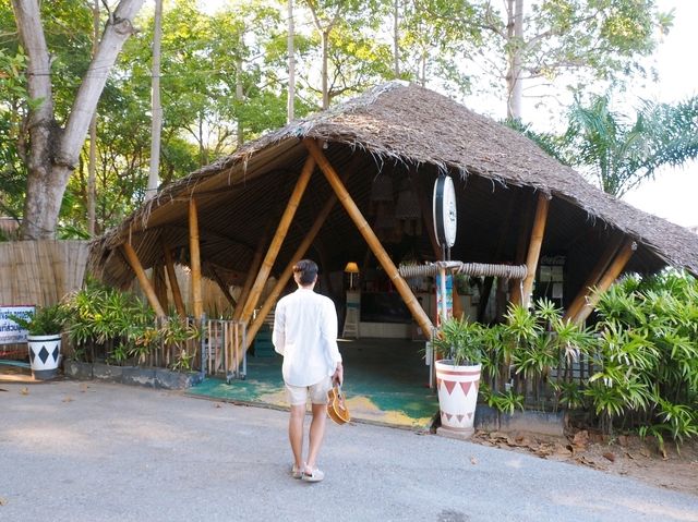 เปลี่ยนบรรยากาศไปนอนรถบ้านติดทะเลแค่พันนิดๆ