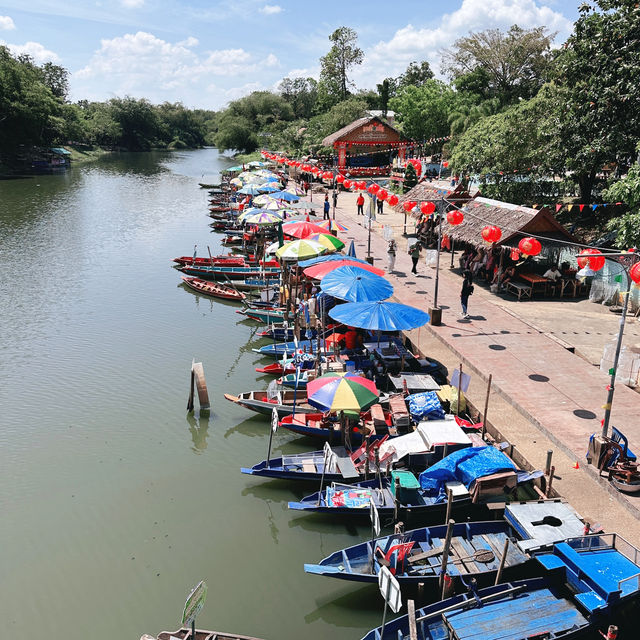 Boats, Bites, and Bright Lights: My Fun Day at Hatyai’s Floating Market!
