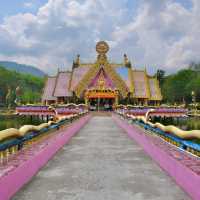 โบสถ์สีชมพูกลางน้ำ วัดน้ำตกธรรมรส จังหวัดระยอง