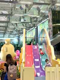 🇸🇬 Snap a Picture with Hello Kitty at Changi Airport Terminal 3