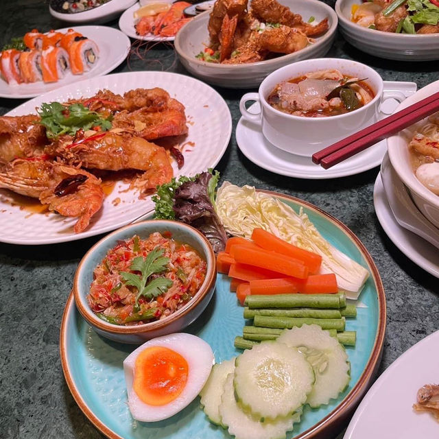 Lunch buffet  จุใจ 6 ใบแดง 