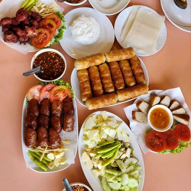 ร้านแดงแหนมเนือง 🌮