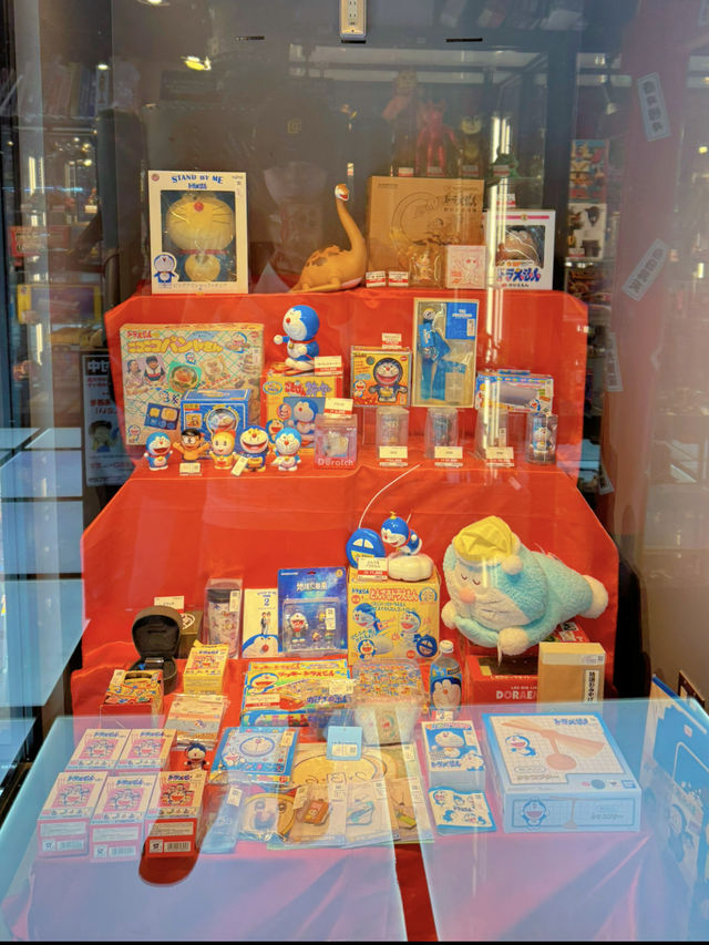 鳥居の先はアンティークTOYが並ぶ近未来空間🫣🪐💞【東京・中野】
