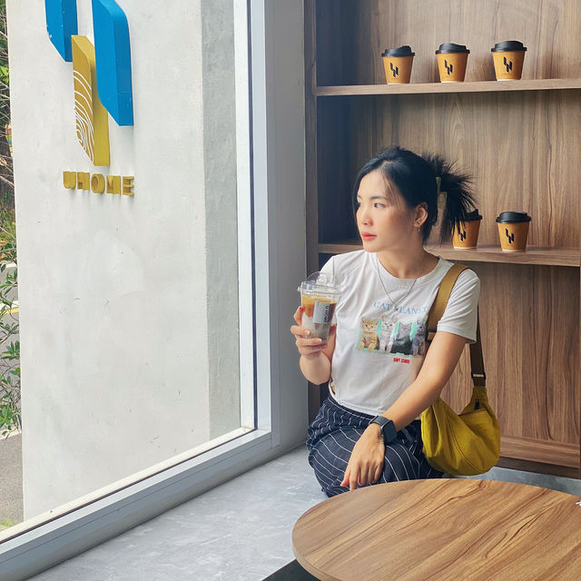 UHome คาเฟ่สไตล์โฮมออฟฟิศ