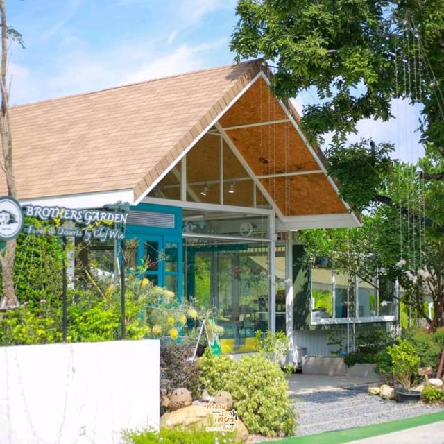 Brothers Garden Cafe and Restaurant