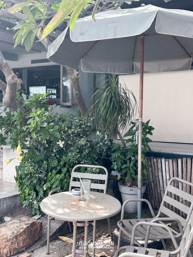 จิบกาแฟกับลมทะเลหัวหิน