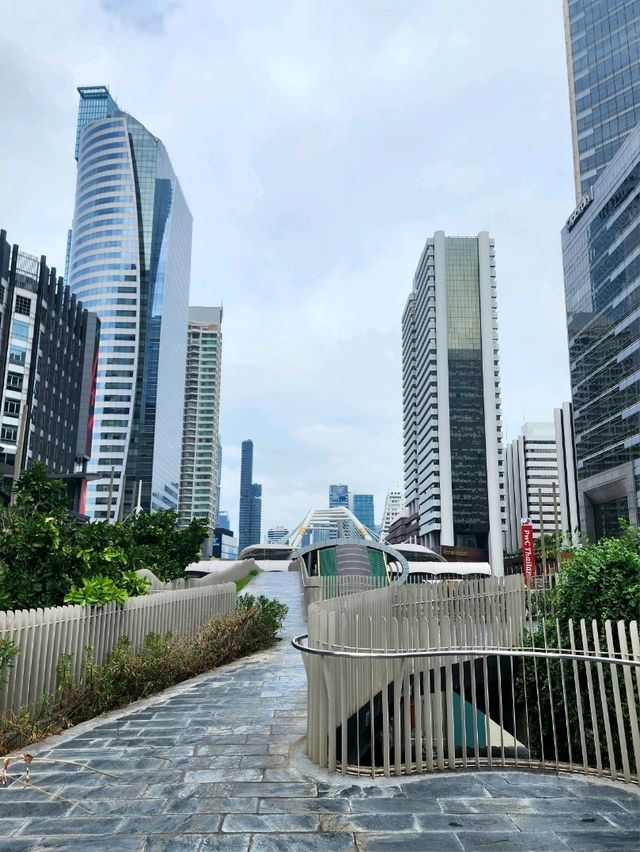 สวนเขียวกลางกรุงย่านสาทร