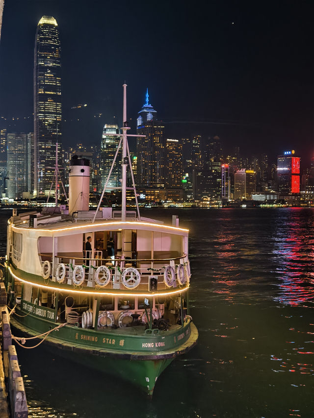 天星小輪上的酒吧，飽覽維港夜景