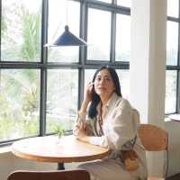 จิบกาแฟ ชมวิวแม่น้ำ ที่ Normal Café โพธาราม