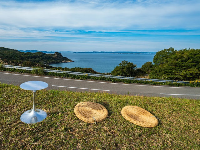 【豊島美術館】