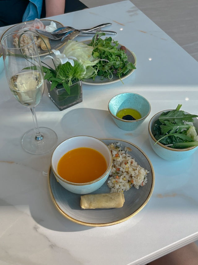 호캉스를 더 완벽하게 만들어주는 라운지🍷