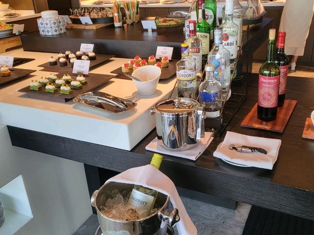 淡季3折住深圳國際會展中心皇冠假日酒店