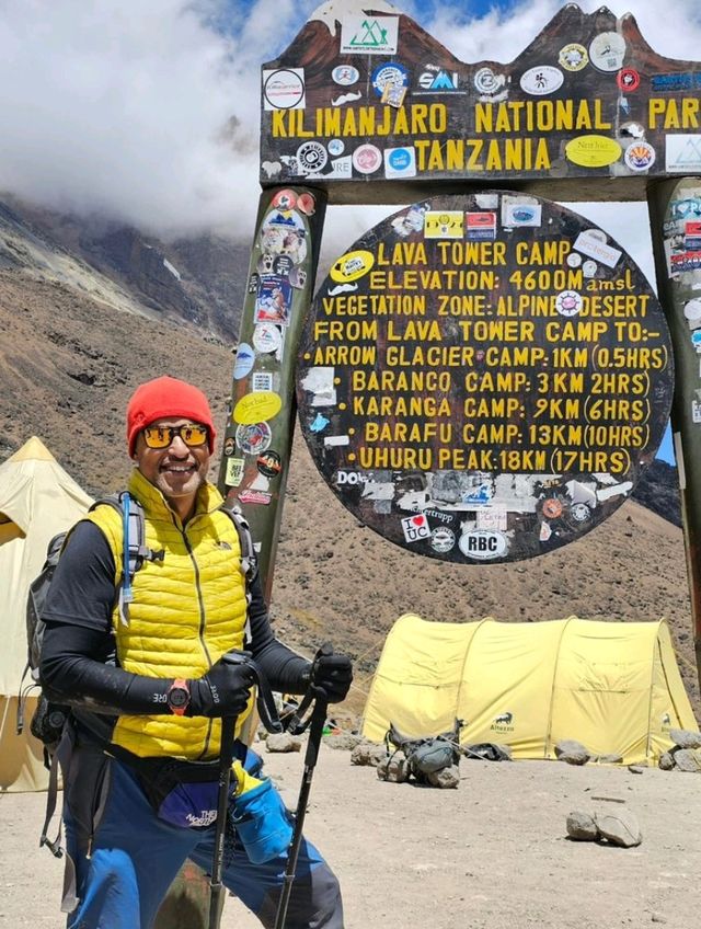 Skiing & Hiking in Uhuru Peak 🏔️