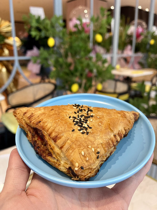 “The Lemon Tree Café: A Zesty Retreat at PARKROYAL COLLECTION KL”