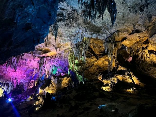 平地起花海、百花爭艷！貴州「獨山天洞」溶洞地貌景區