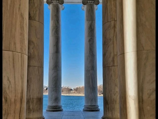 THOMAS JEFFERSON MEMORIAL.