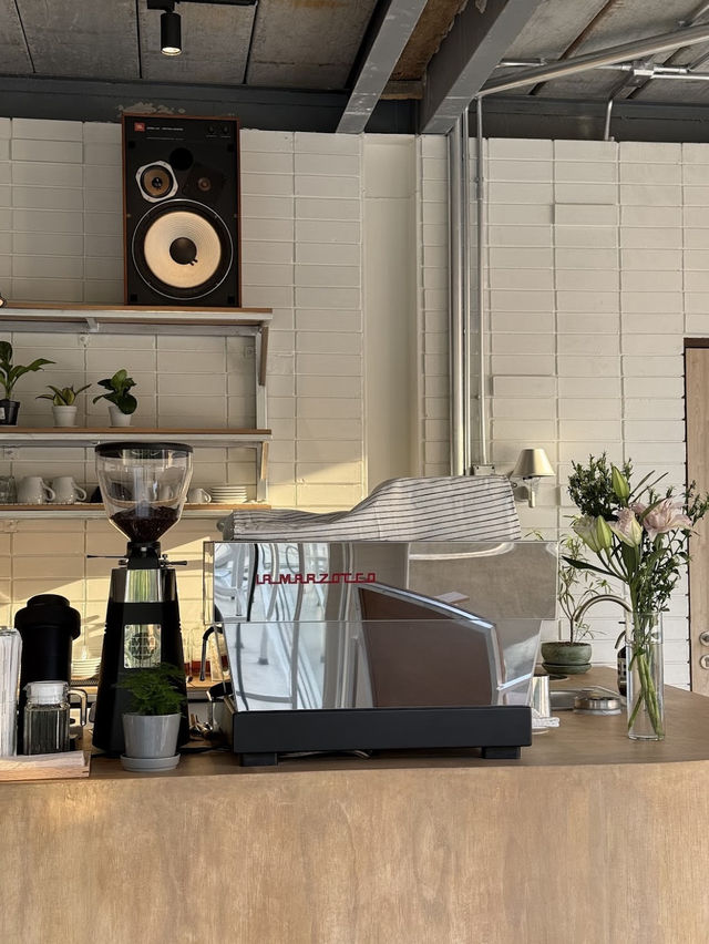 Morgen Coffee ร้านกาแฟสไตล์มินิมอล พร้อมพงษ์