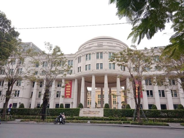  Meeting Point ที่Grand Opera House ในฮานอย✨️