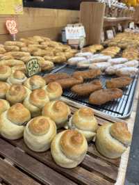 【福岡グルメ】焼きたてパンがたくさん並ぶ倉庫を改装した人気のベーカリー🍞