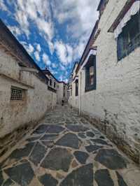 A Journey to Tashi Lunpho Monastery: A Glimpse into Tibetan Spirituality