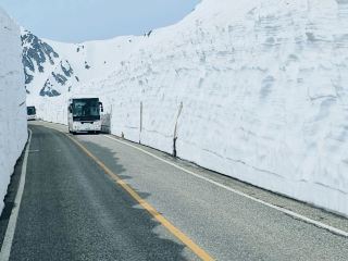 Crossing the Snow Corridor: A One-Day Self-Guided Tour of the Entire Kurobe Tateyama Route!