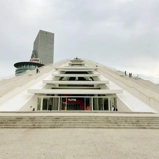 地拉那金字塔及周邊地區一日遊行程