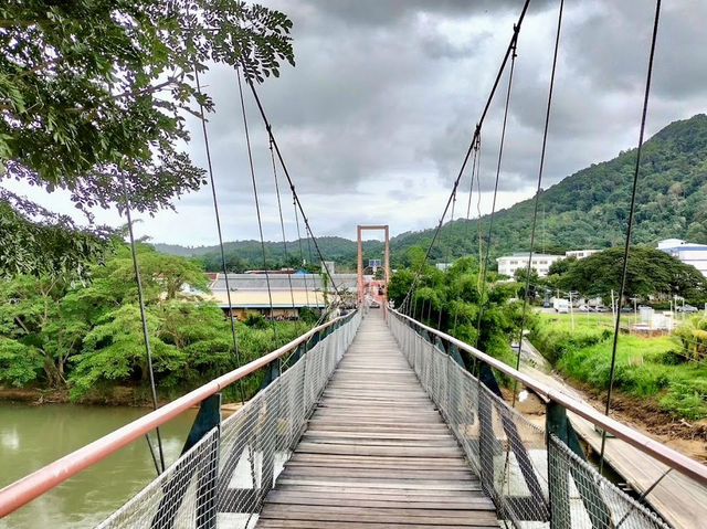 🌉 Tamparuli Suspension Bridge: A Wobbly Walk & Local Flavors!