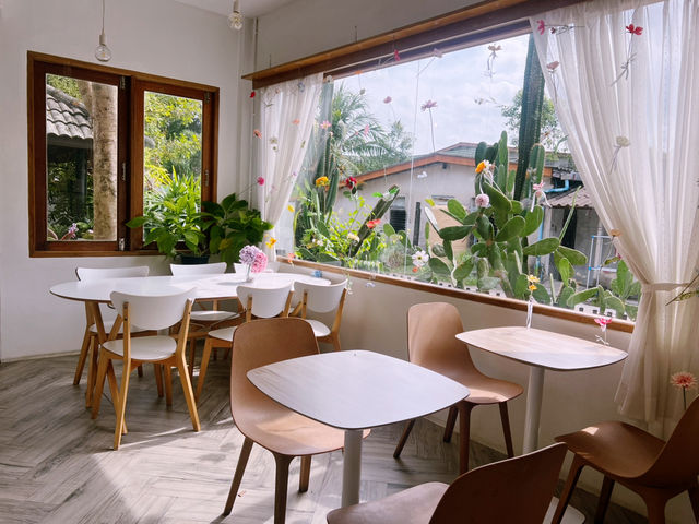 12cafe & bakery Ranong