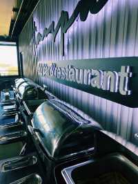 M2 Hotel Waterside เป็นโรงแรมสไตล์โมเดิร์น