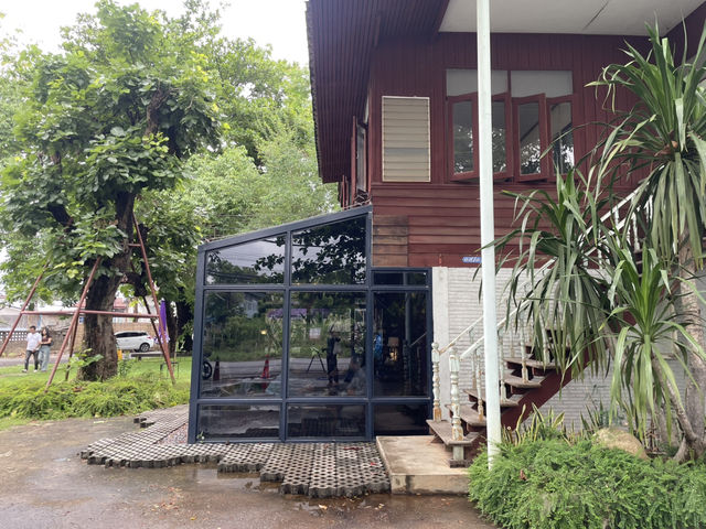 คาเฟ่ใต้ถุน