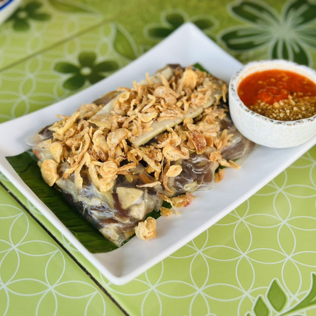 ร้านก็อร่อยแหนมเนือง – เวียดนาม-อีสาน-ไทย ริมน้ำ