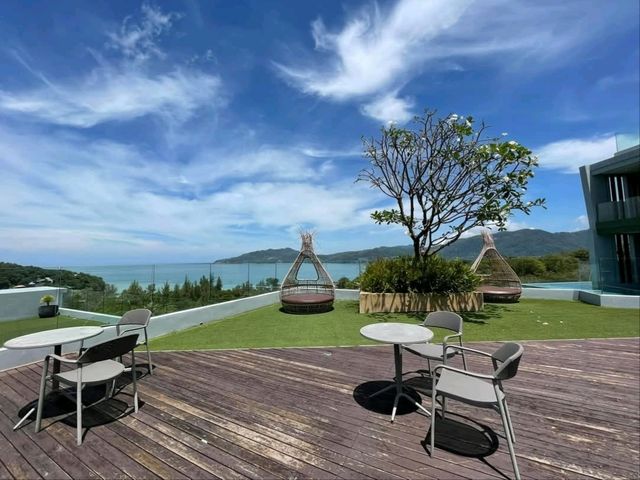 Crest Resort & Pool Villas ภูเก็ต