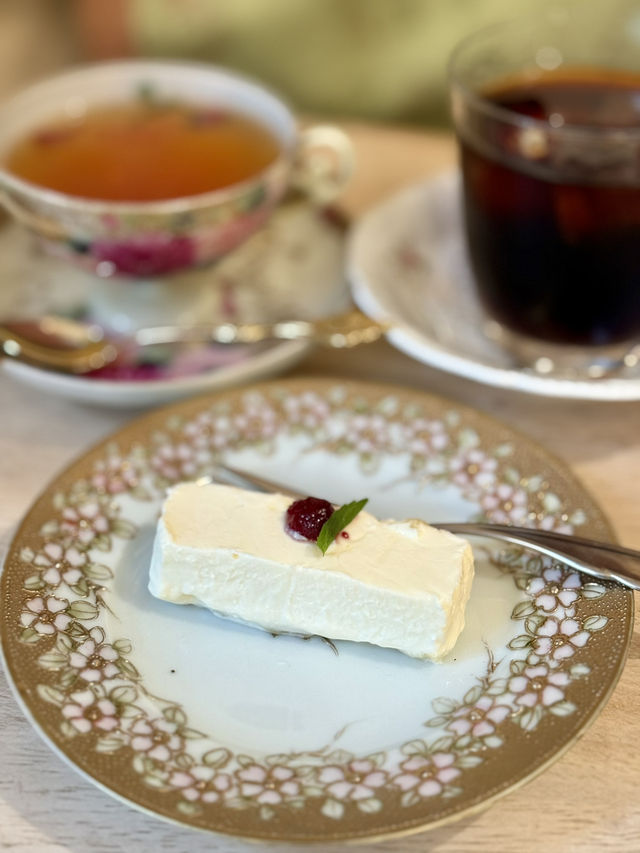 Café-Hopping Along the Chūō Line – Toast, Pancakes & Retro Vibes