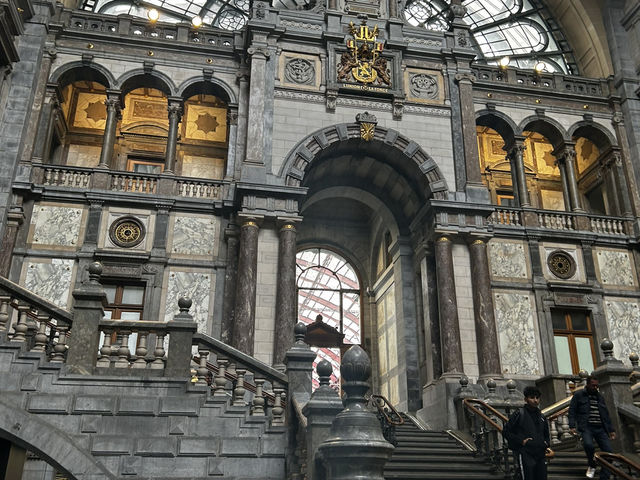 สถานีรถไฟAntwerp สวยสง่าล้ำค่าวัฒนธรรม
