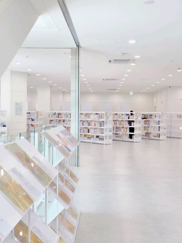 투명하고 환한, 아이와 함께 걷기 좋은 도서관