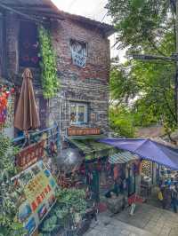 Urban Maze in the Mountains: Wandering through 山城巷