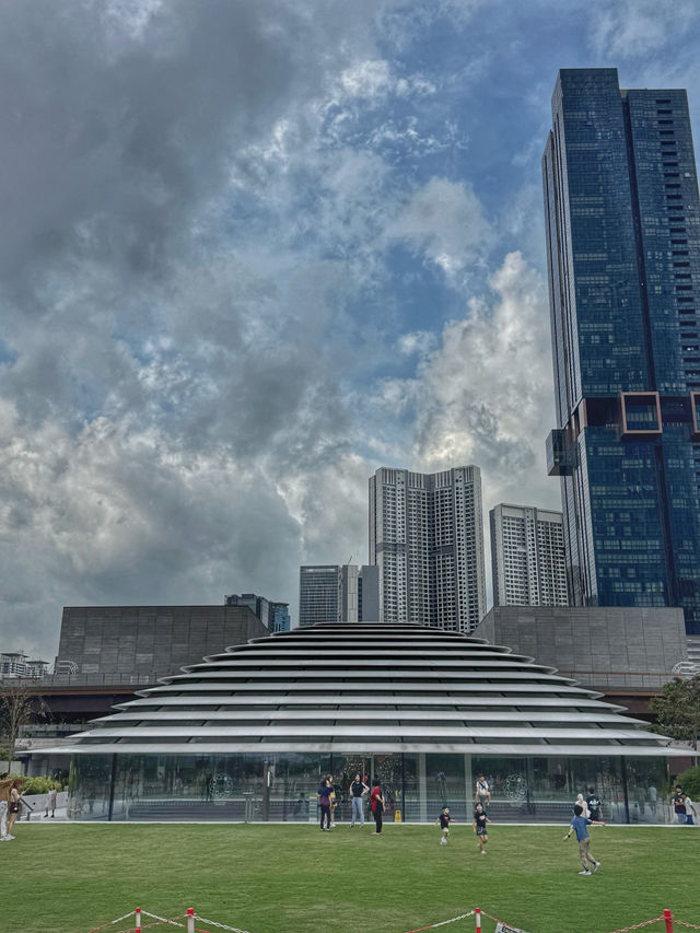 A Shiny First Bite: Malaysia’s First Apple Store Experience 🍏🇲🇾