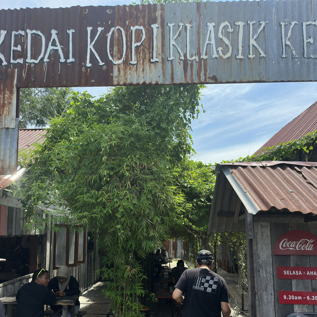 Brews & Bites by the Coast: Kopi Klasik Kemaman Delight