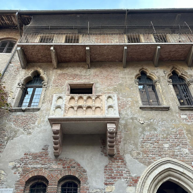 🏰 *Basilica di San Zeno: Verona’s Golden Romanesque Jewel* ☀️✨